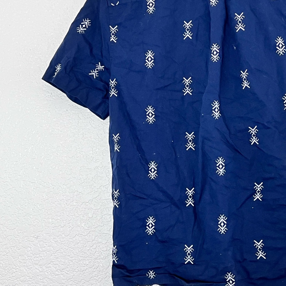 Goodfellow | Like New Patterned Short Sleeve Butt… - image 6